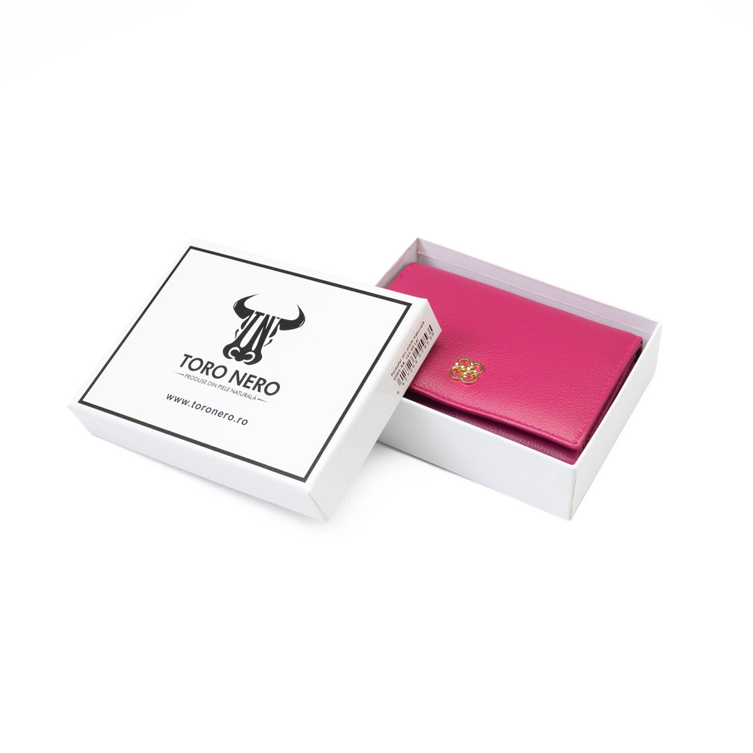 Women's wallet made of genuine fuchsia leather - Little detail